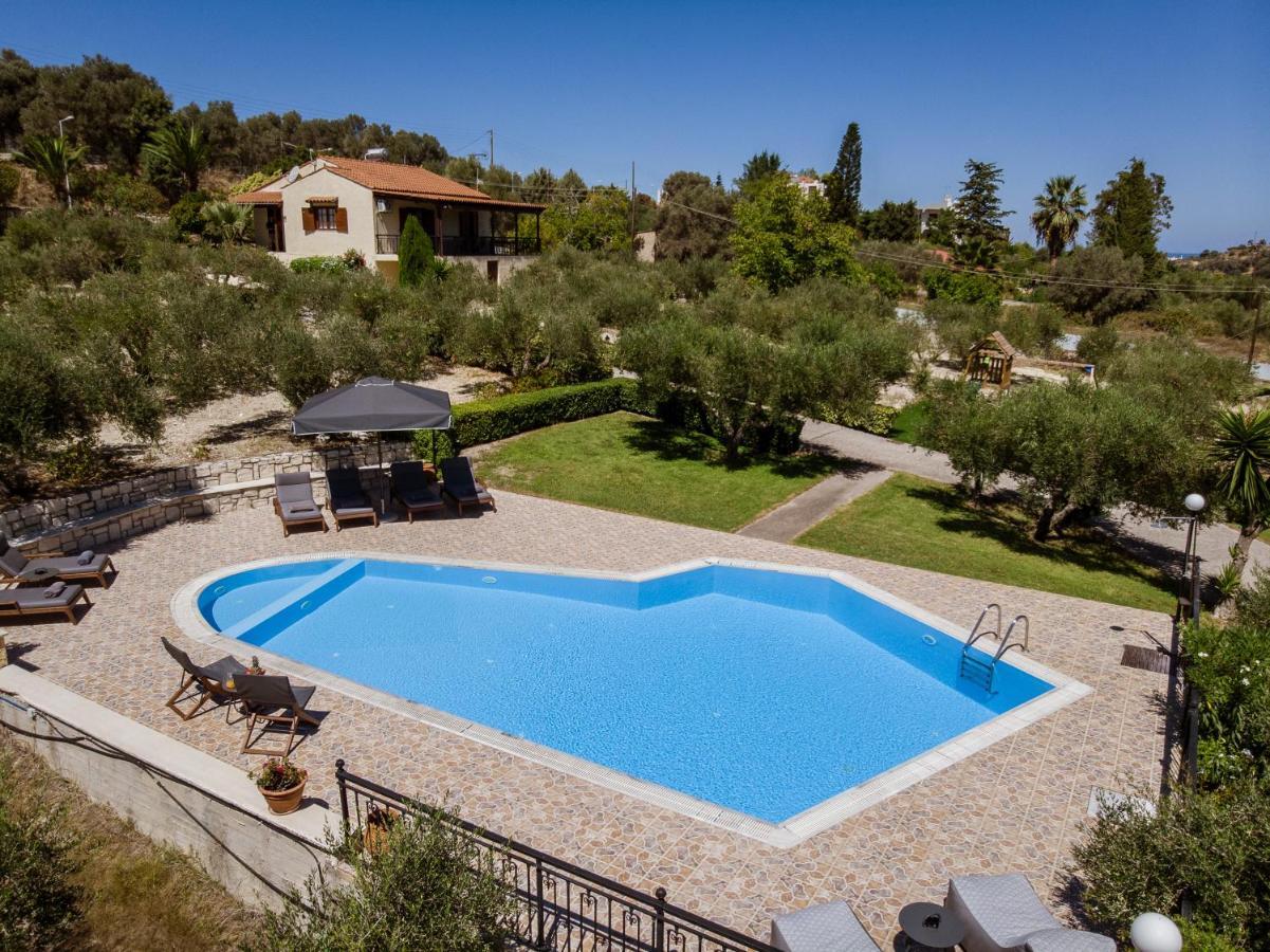 Lefkothea Villas With Large Pool, Bbq & Playground อาเดเลียโนส กัมโปส ภายนอก รูปภาพ